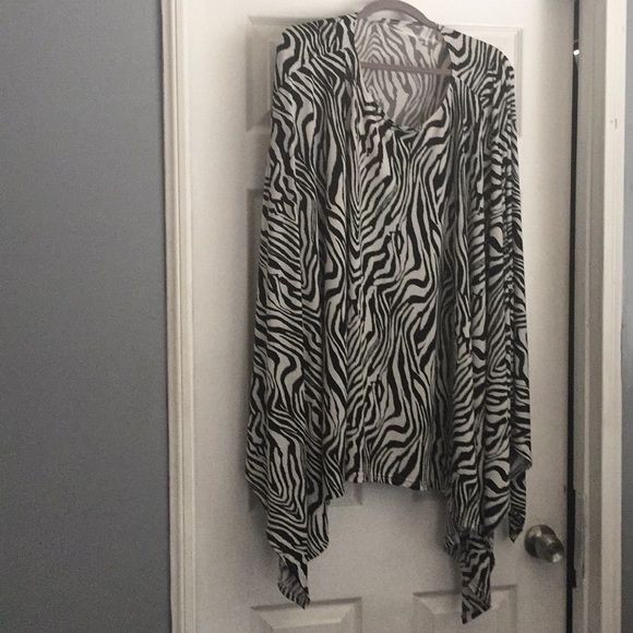 Tops - NWOT versatile dress tunic cover up